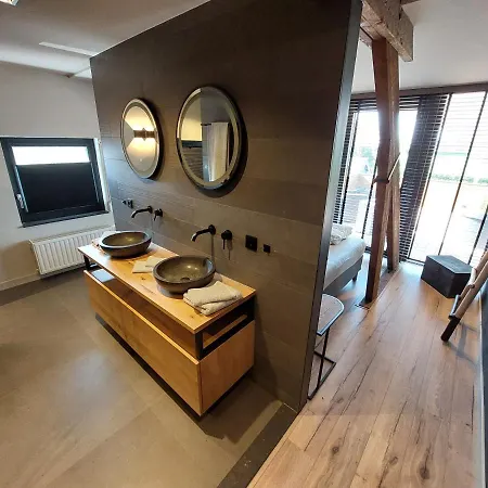 Vierlingsbeek, En Tuin-chalets Panzió Vierlingsbeek