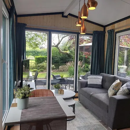 Bed & Breakfast Vierlingsbeek, En Tuin-chalets Vierlingsbeek