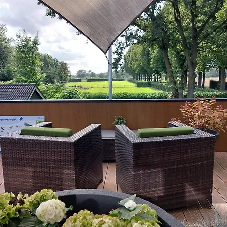 Bed & Breakfast Vierlingsbeek, En Tuin-chalets