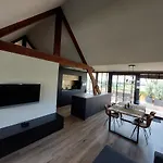 לינה וארוחת בוקר Vierlingsbeek, En Tuin-chalets 3*