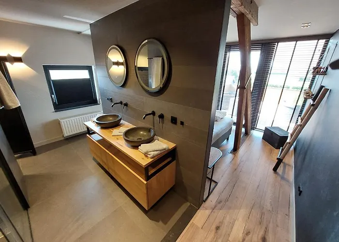 Vierlingsbeek, En Tuin-chalets Couette-café Vierlingsbeek