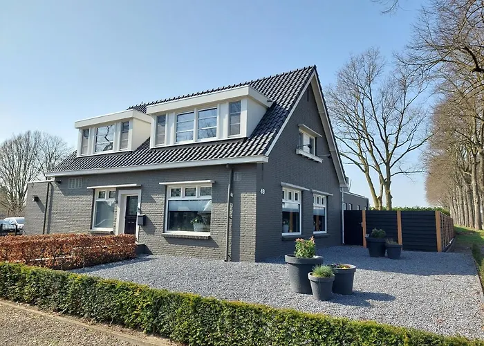 Vierlingsbeek, En Tuin-chalets Couette-café