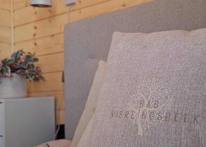 Vierlingsbeek, En Tuin-chalets Couette-café Vierlingsbeek